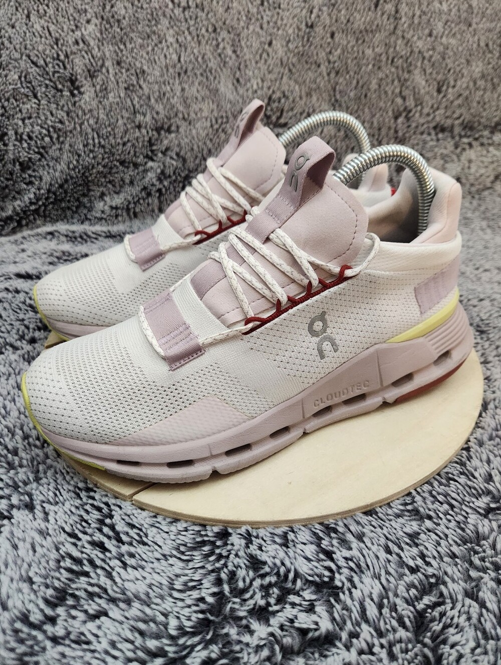 On Cloud Running Sneakers Cloudnova 2 Women’s Size 8 - Picture 4 of 9